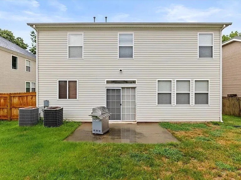 Building Photo - Room in House on Milpass Dr