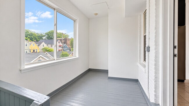 Building Photo - 2833 N Albany Ave