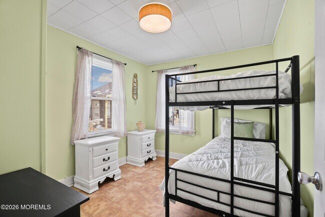 Building Photo - 1710 B St