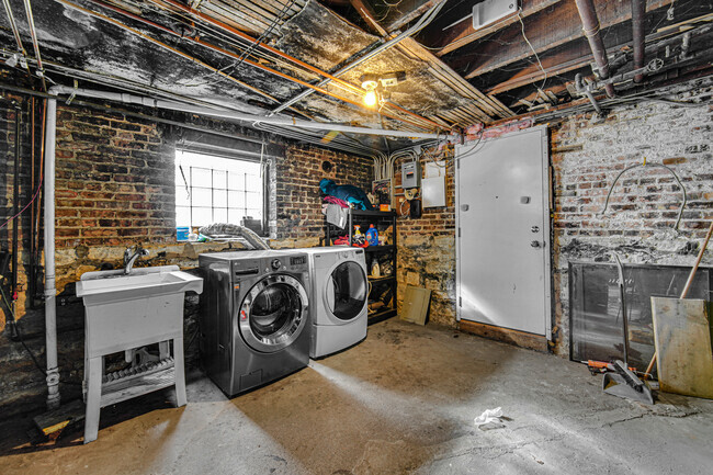 Building Photo - 448 W Englewood Ave