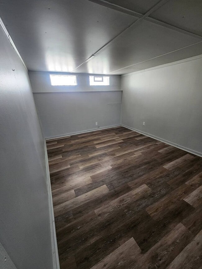 Building Photo - Charming 3-Bedroom Property in Prime Location