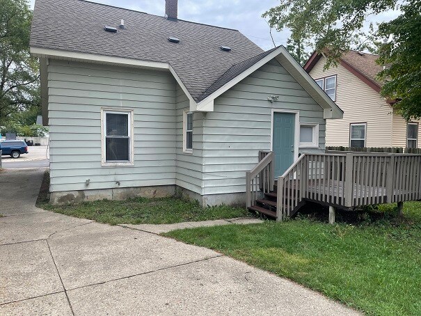 Building Photo - 1621 Nagel Ave SW