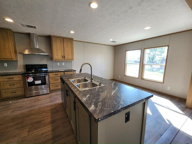 Building Photo - 539 Zebra Dr
