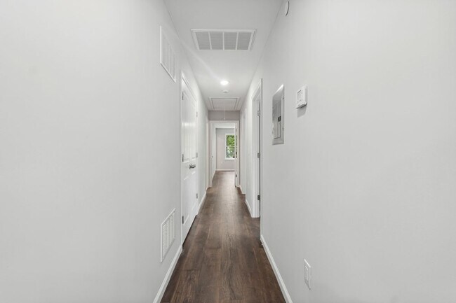 Building Photo - 889 S 17th St