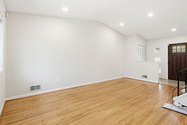 Building Photo - 9717 Hedin Dr