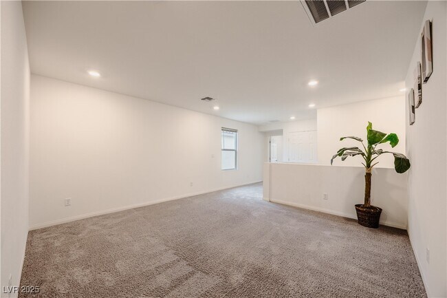 Building Photo - 5927 Coja St