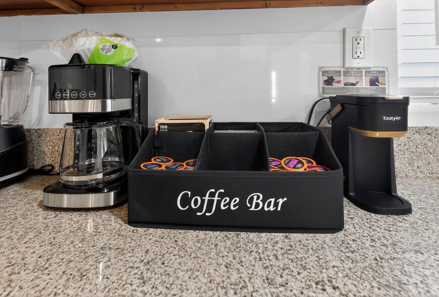 Building Photo - 917 W 62nd Pl