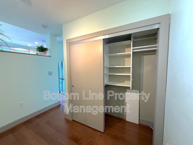 Building Photo - 333 W Trade St