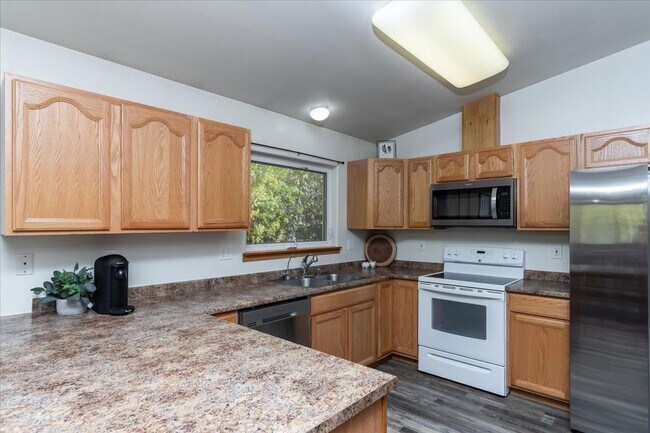 Building Photo - 310 Tipperary Ct