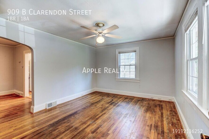 Building Photo - 909 Clarendon St