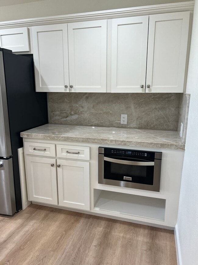 Building Photo - 4177 Villa Dr