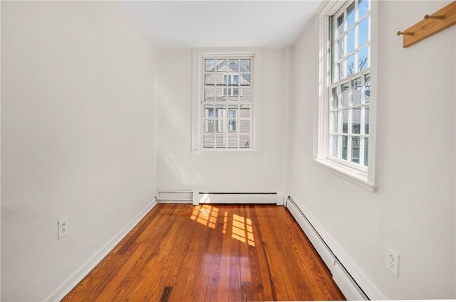 Building Photo - 14 Elm St