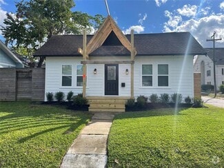 Building Photo - 211 Cottage St