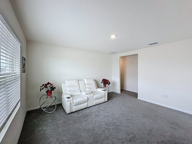 Building Photo - 8379 Ender Hls Dr