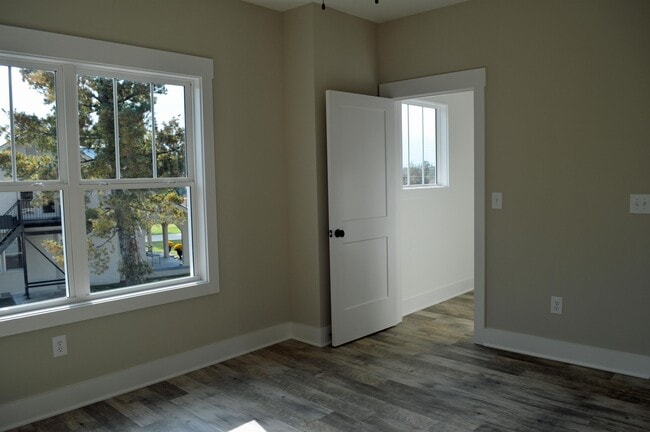 Building Photo - 803 Coles Ferry Pike