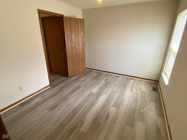 Building Photo - 5048 Shadow Pointe Dr