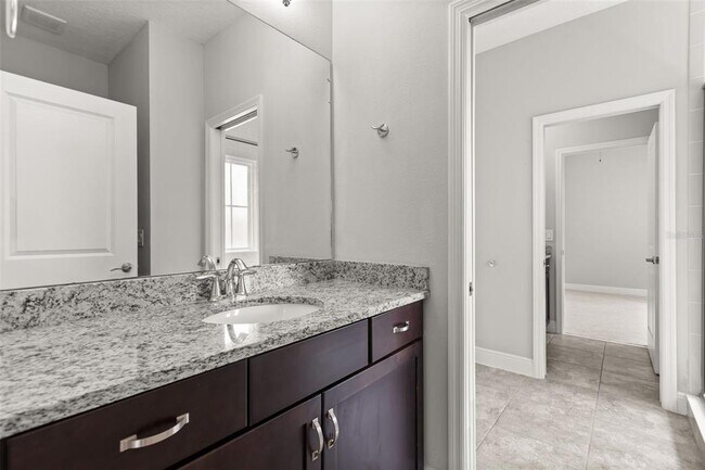 Building Photo - 2813 Roseglen Way