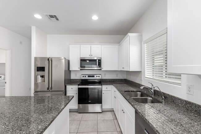 Building Photo - 3241 W Shanley Ave