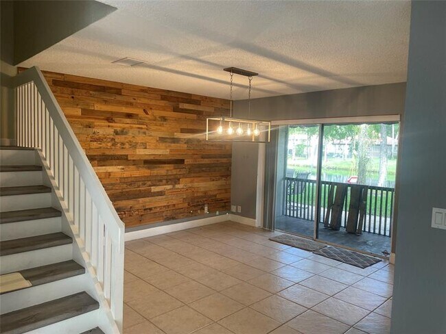 Building Photo - 9162 Vineyard Lake Dr