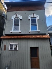 Building Photo - 1019 John St