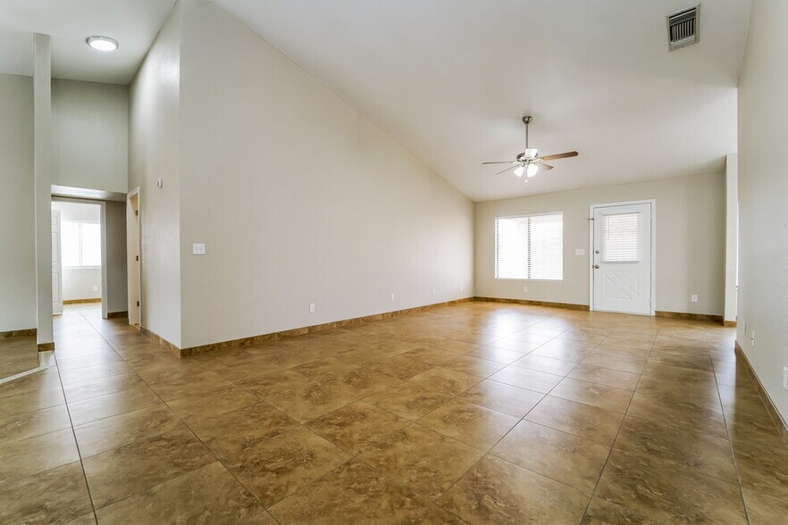 Building Photo - 7907 N Roundstone Dr