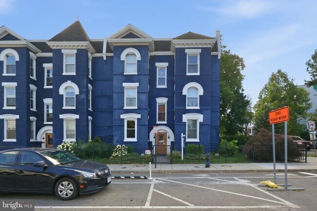 Building Photo - 1038 6th St NE