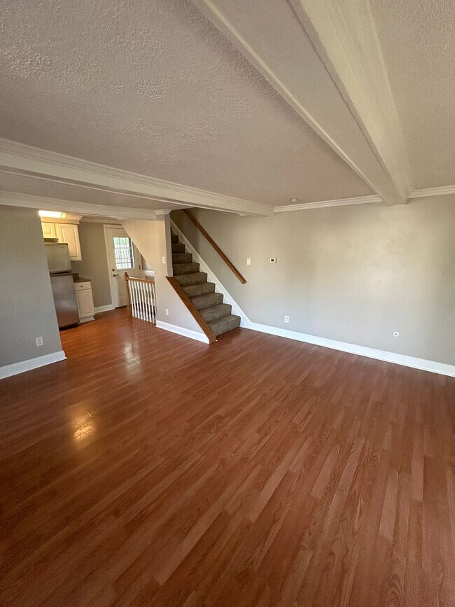 Building Photo - Modern 1 Bedroom Townhome in Prime Moon Township Location!