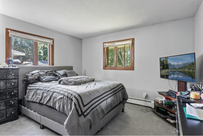 Building Photo - 968 Gershwin Ave N