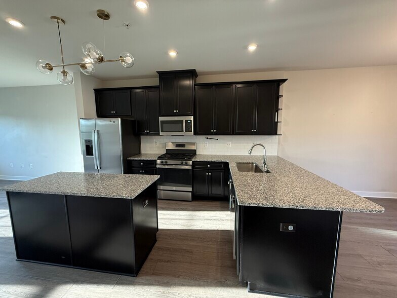 Kitchen - 19708 Preservation Mews