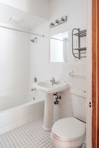 Bathroom - 2016 Selby Ave