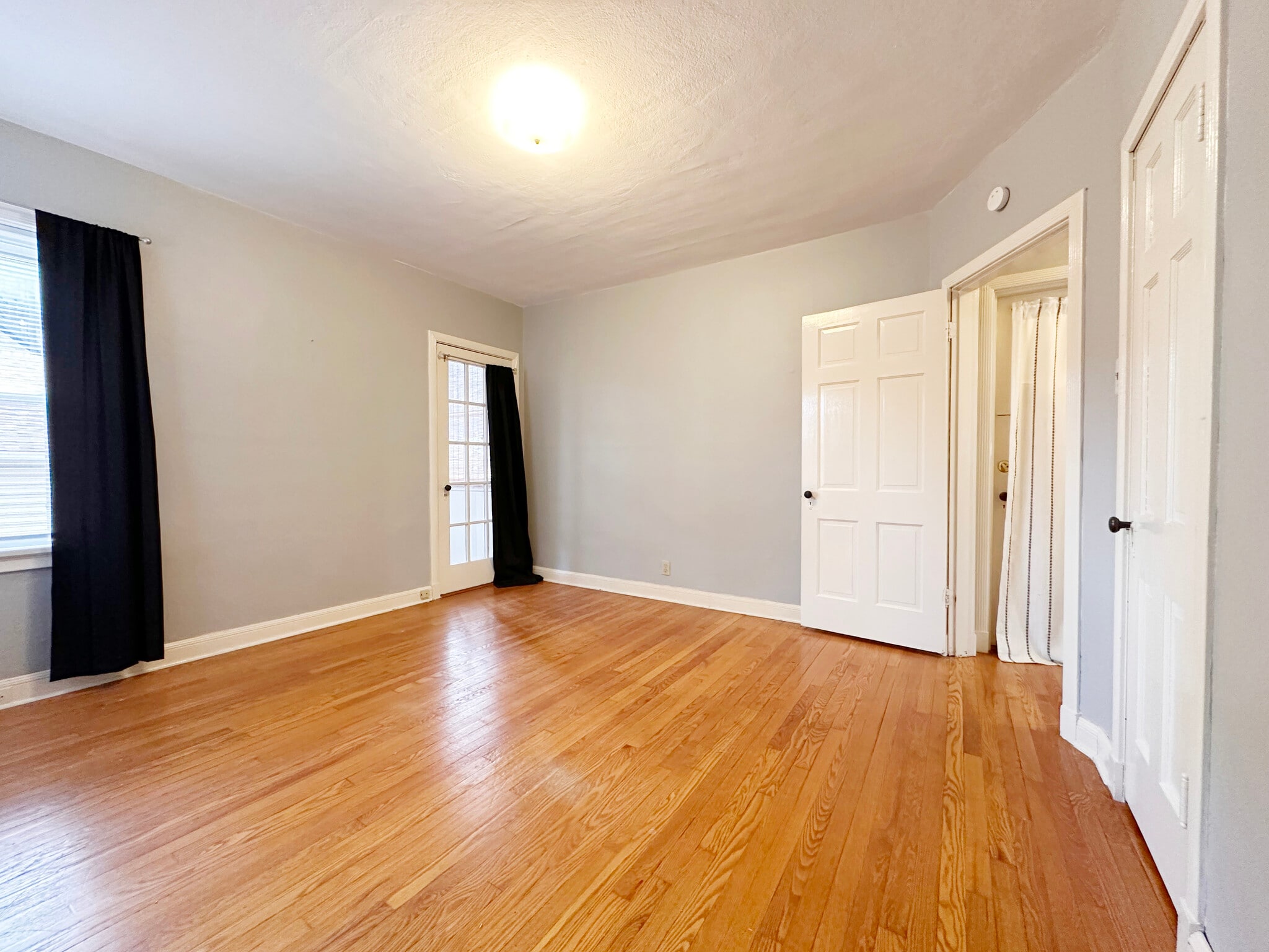 Building Photo - 5816 Mardel Ave