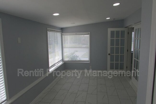 Building Photo - 401 Palmetto Dr