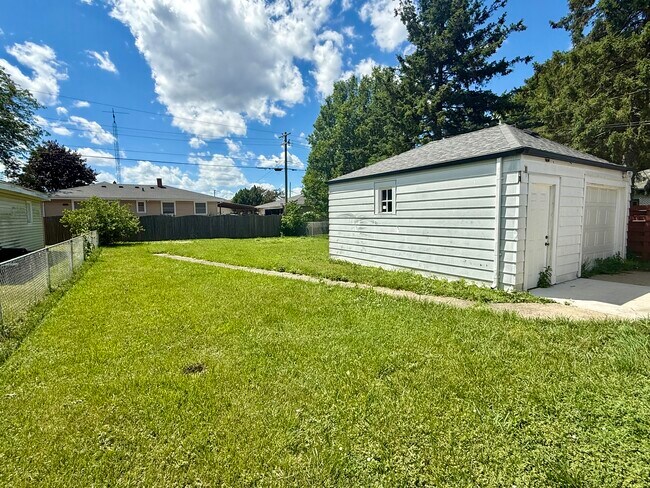 Building Photo - 2720 26th Ave