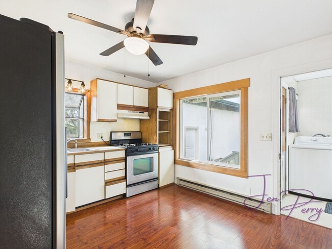 Building Photo - Two Bedroom One Bath House for Rent in Everson with Detached Garage