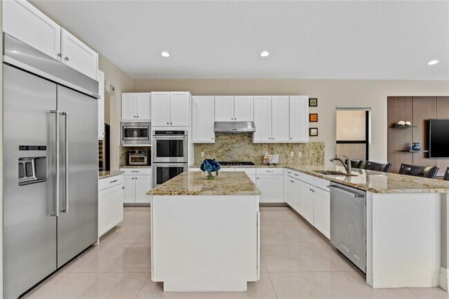 Building Photo - 9571 Eden Roc Ct