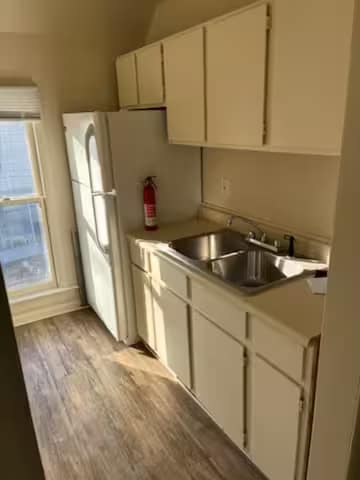 Building Photo - 207 Perrin St