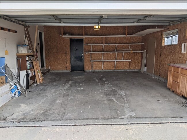 Building Photo - ~Applications Pending~ Peaceful cul-de-sac living! Beautiful 4 bedroom-2 bathroom home for rent!