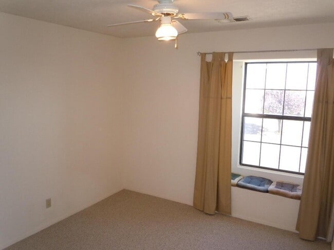 Building Photo - 2059 Columbia Ct NE