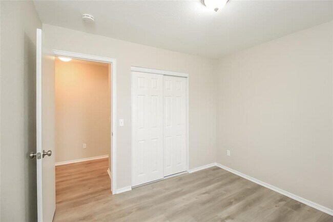Building Photo - 6104 SE 84th St
