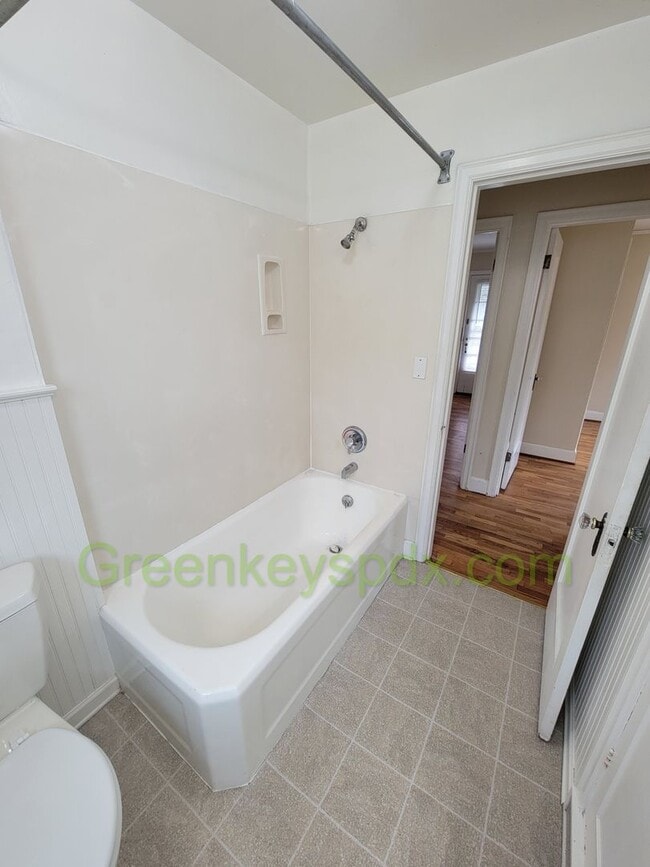 Building Photo - Beautiful 2 Bedroom 1 Bath House with Atta...