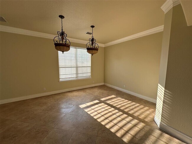 Building Photo - 5703 Saragosa Dr