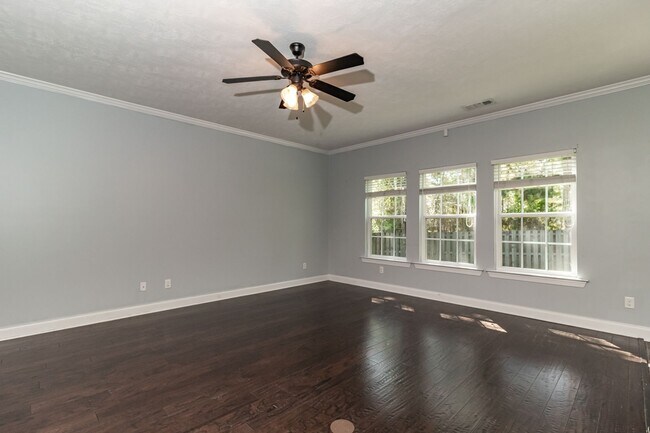 Building Photo - Large 3 bedroom (plus bonus), 2 1/2 bath home in Canterbury Farms!