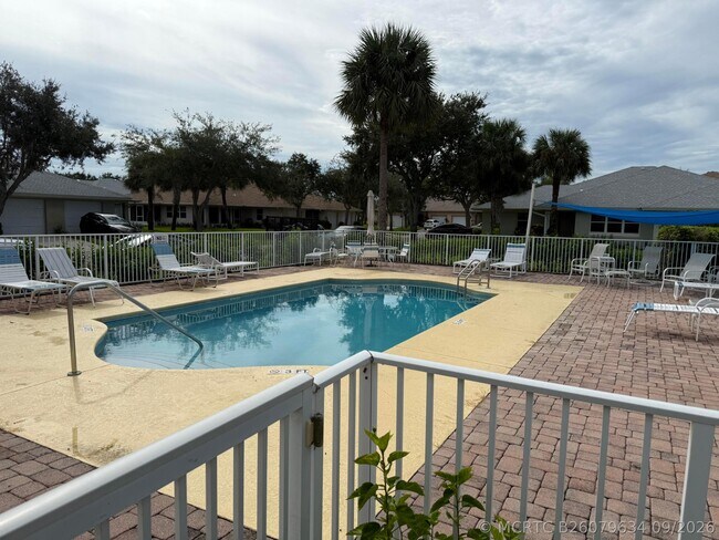 Building Photo - 1816 E Royal Tern Ln