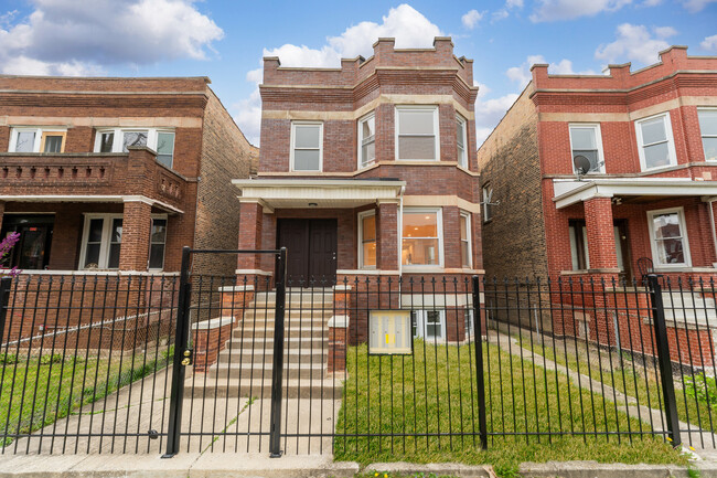 Primary Photo - 923 N Drake Ave