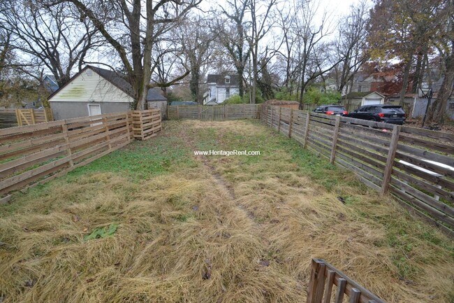 Building Photo - Beautifully refinished 3 bed 2 bath home in Evanston