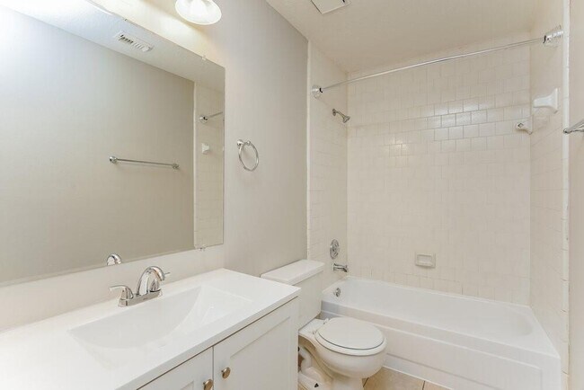 Building Photo - 801 Wisdom Dr