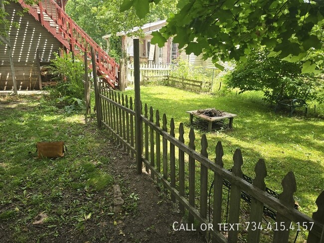 Building Photo - 110 E Summit-