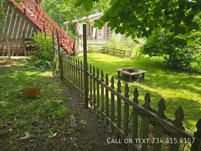 Building Photo - 110 E Summit St