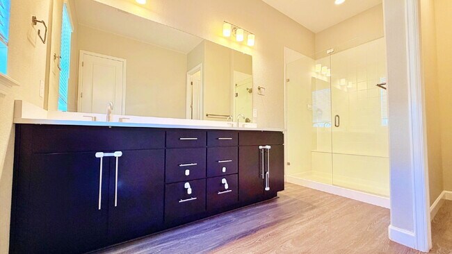 Building Photo - FANTASTIC 2019 4 Bed 3.5 Bath Ranch with over 3,000 finished SqFt in the Castlewood Neighborhood ...