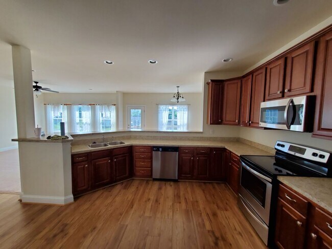 Building Photo - 233 Kanter Dr